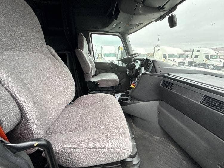 2023 International LT62F image 6