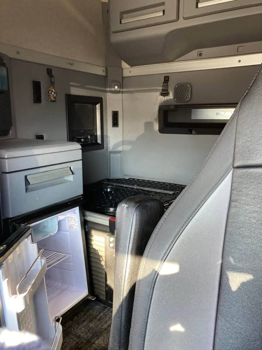 2020 Mack Anthem 64T Sleeper Semi Truck - 70" Condo Sleeper, 505HP, 18 Speed Manual image 16