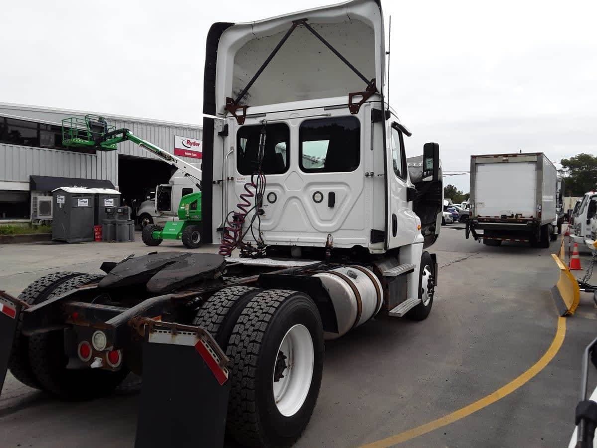 2018 Freightliner Cascadia image 10