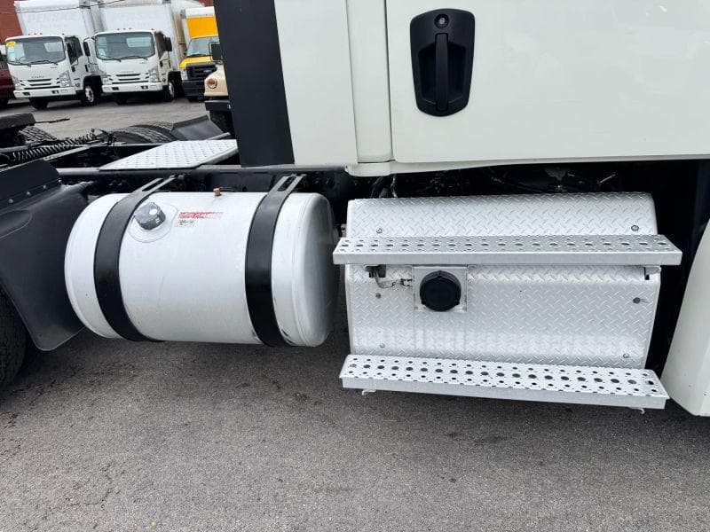 2018 Freightliner Cascadia image 8