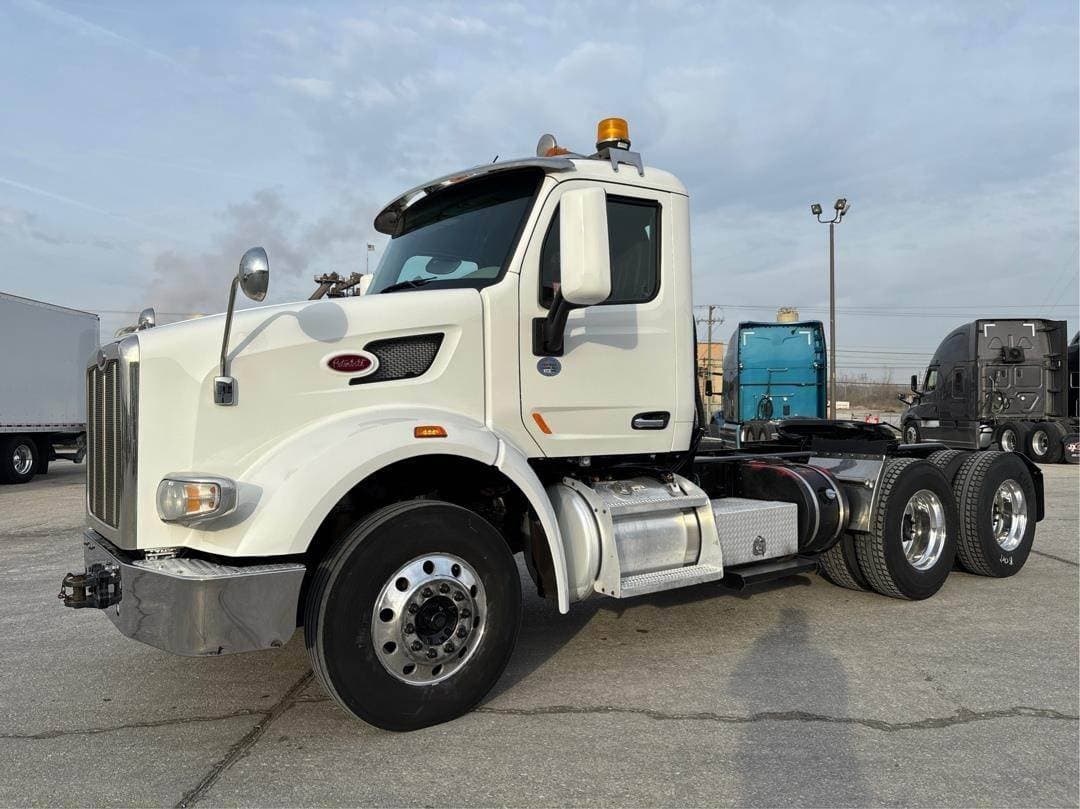 2020 Peterbilt 567 image 2