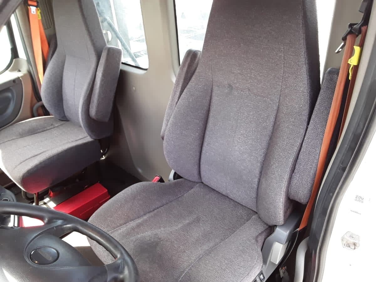 Used 2019 FREIGHTLINER Conventional - Day Cab - CASCADIA 125 For Sale image 10
