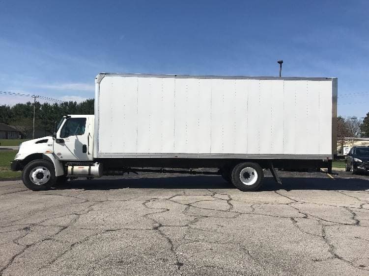 2022 International MV607 Box Truck - 220HP, 6 Speed Automatic, Roll up Door image 4
