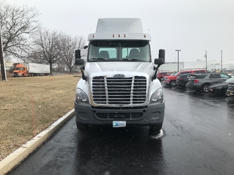 Used 2018 Freightliner Conventional - Day Cab, Tractor - CASCADIA 125  image 3