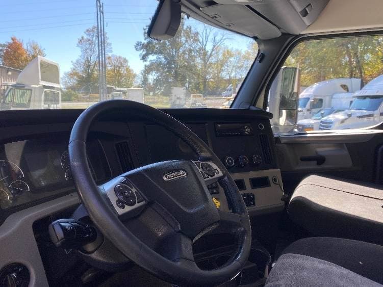 2019 Freightliner Cascadia 126 Day Cab Truck - 435HP, 12 Speed Automatic image 10