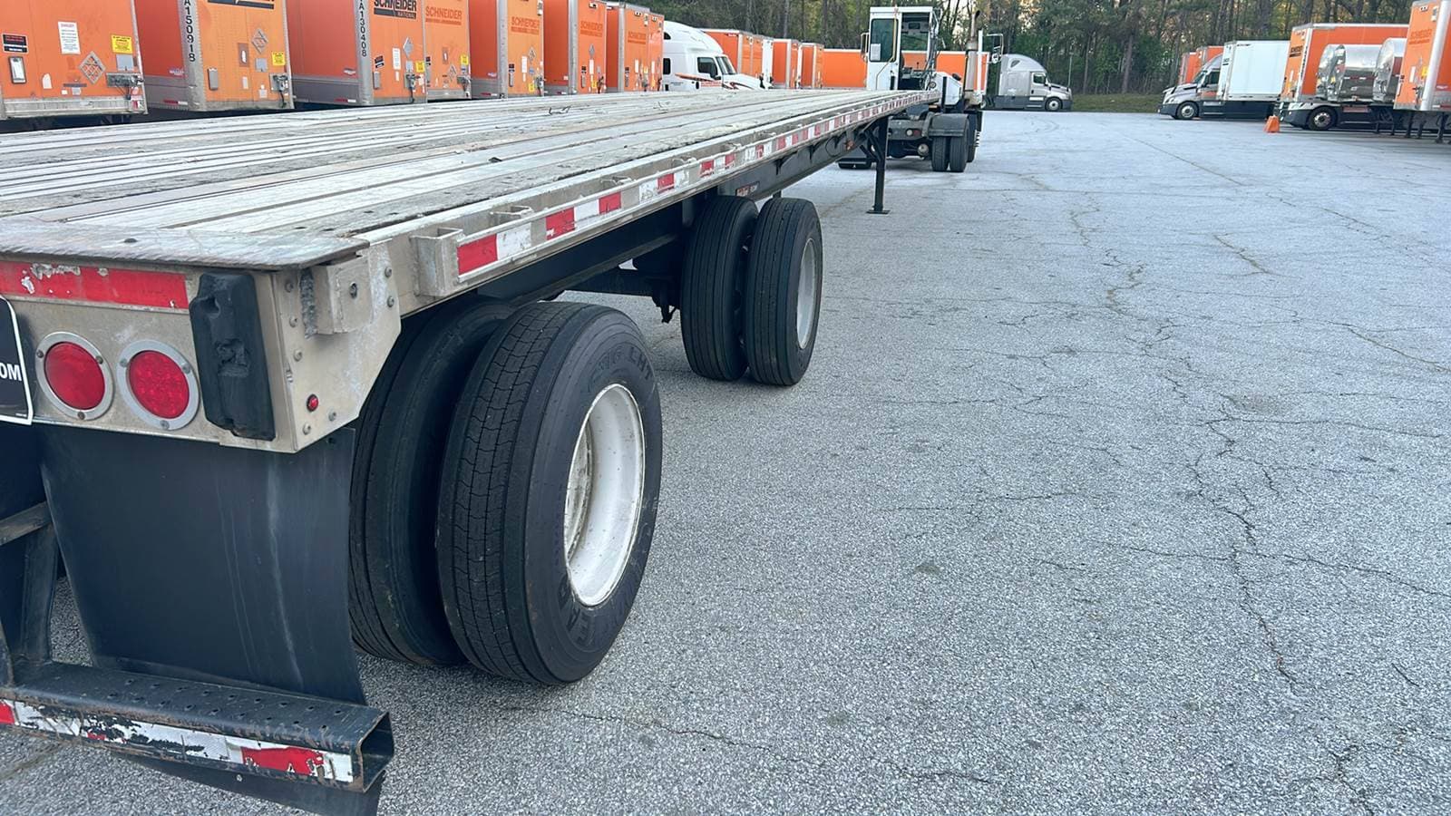 2013 Great Dane 53 ft Flatbed Trailer - Air Ride Suspension image 8