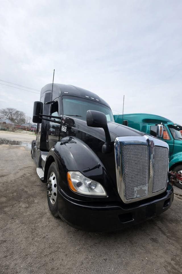 2019 Kenworth T680 image 1