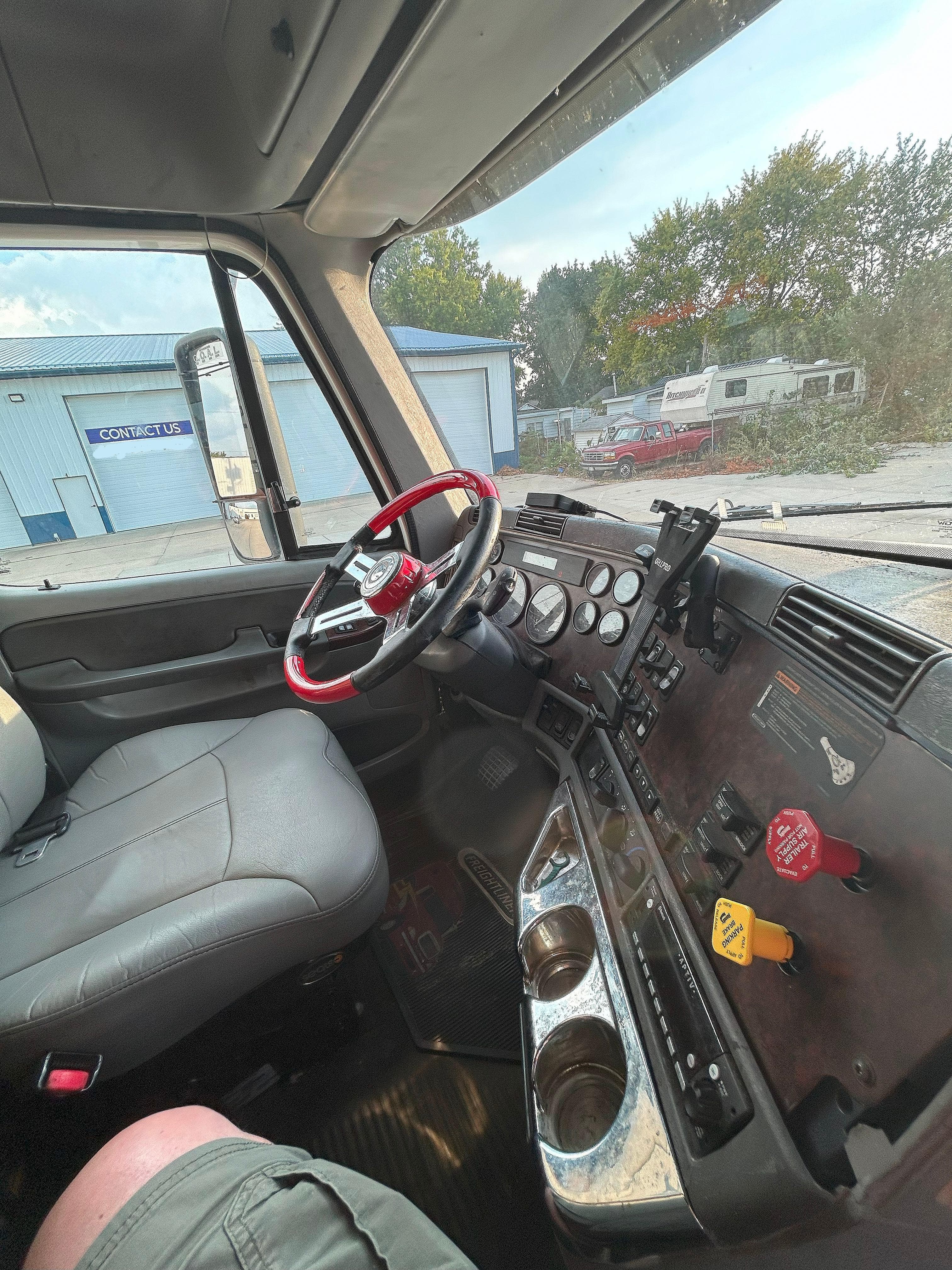 2007 Freightliner ST120 image 9