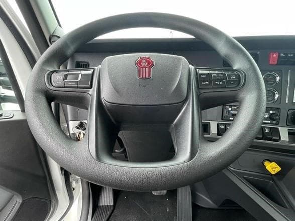 2025 Kenworth T880 image 12