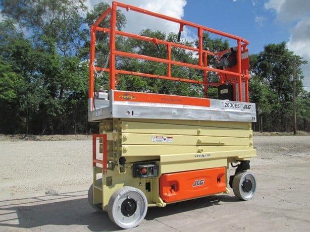2015 JLG 2630ES image 12