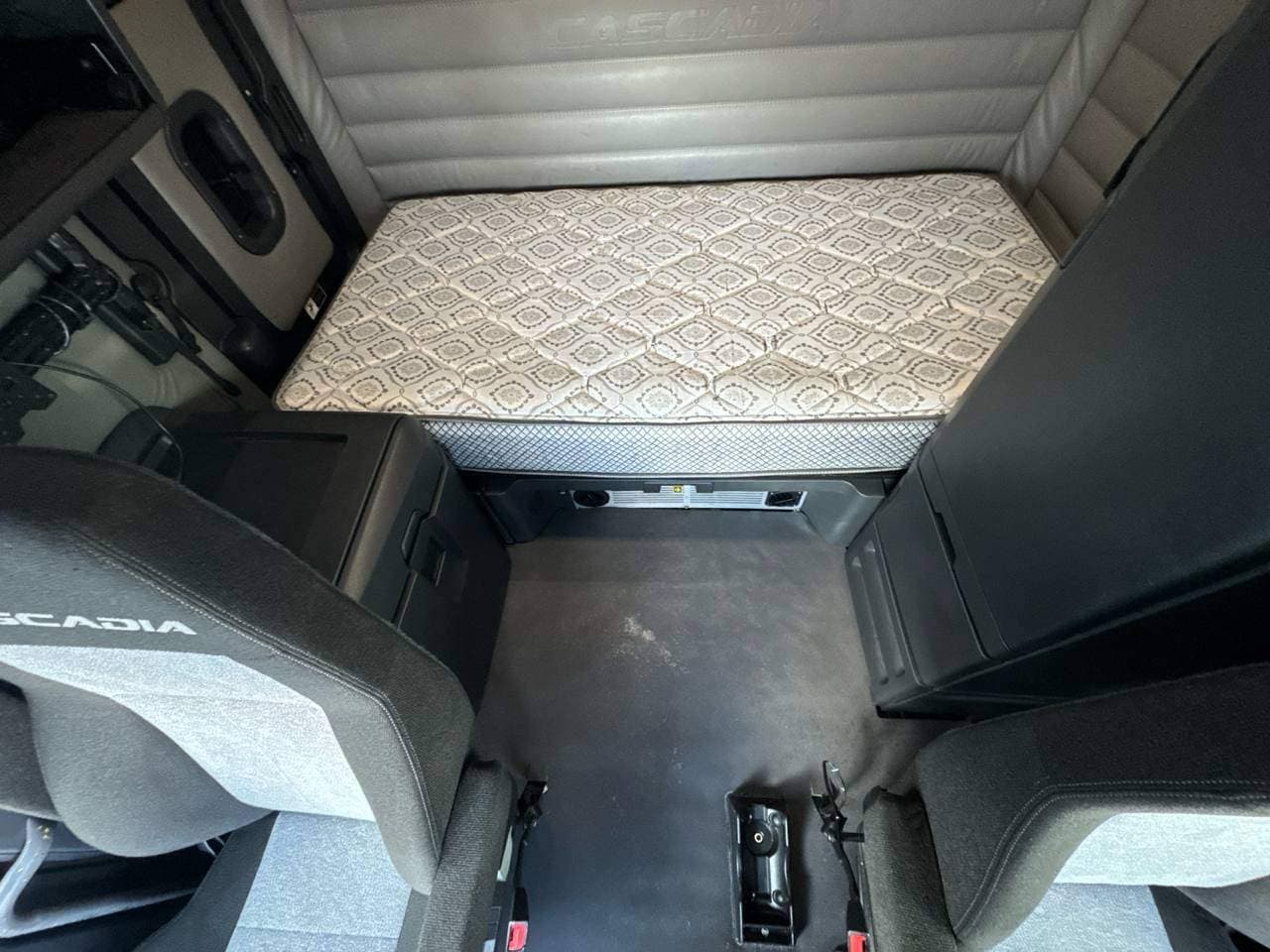 2022 Freightliner Cascadia image 14