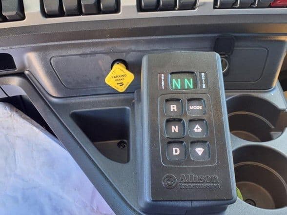 2025 Kenworth T880 image 16