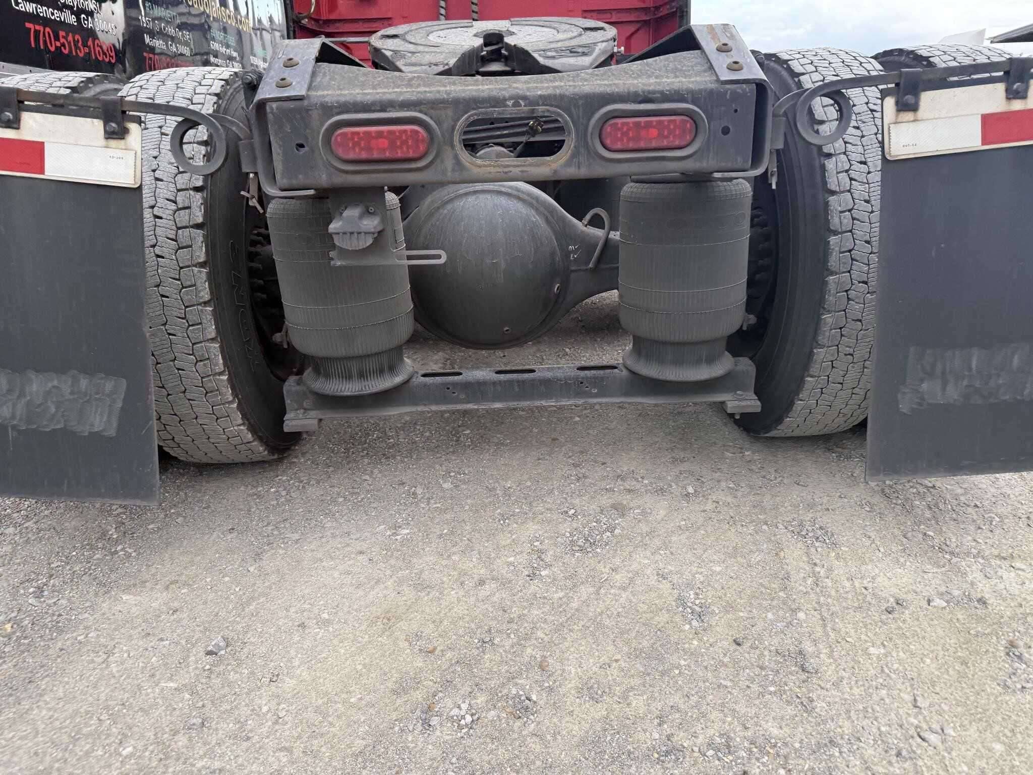 2022 Volvo VNR image 8