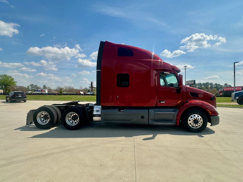 Used 2021 PETERBILT 579 image 8