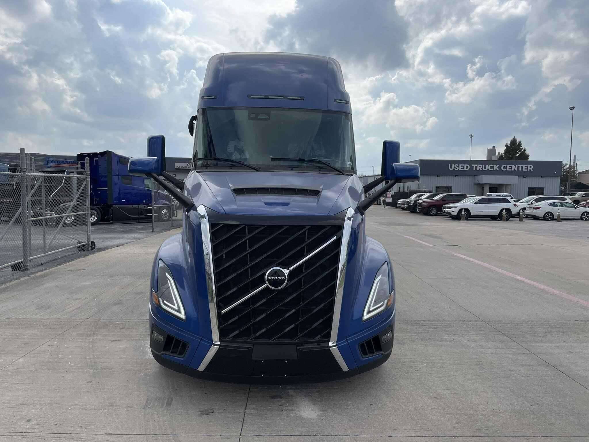 2026 Volvo NEW VNL image 1