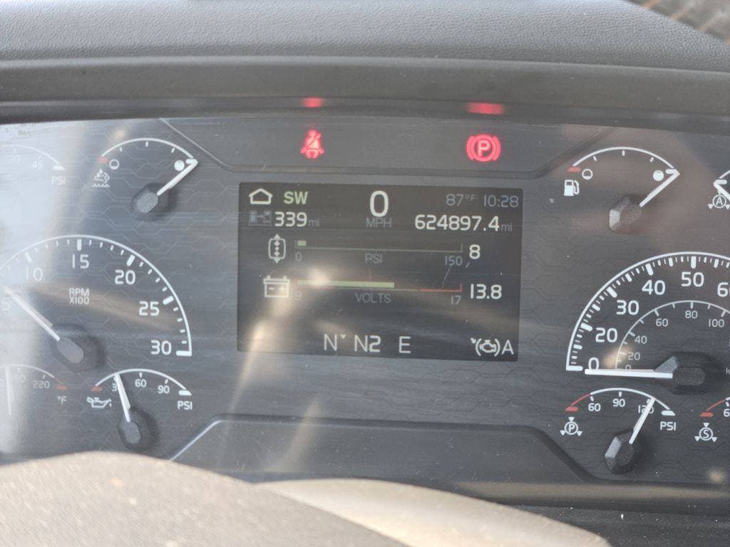 2020 Volvo VNR image 11