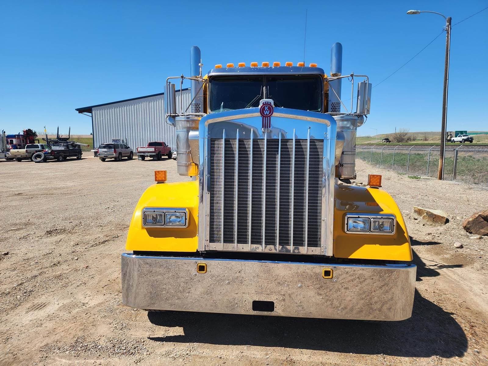 2020 Kenworth W9 Series image 4