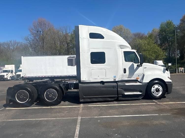 2023 International LT62F image 4
