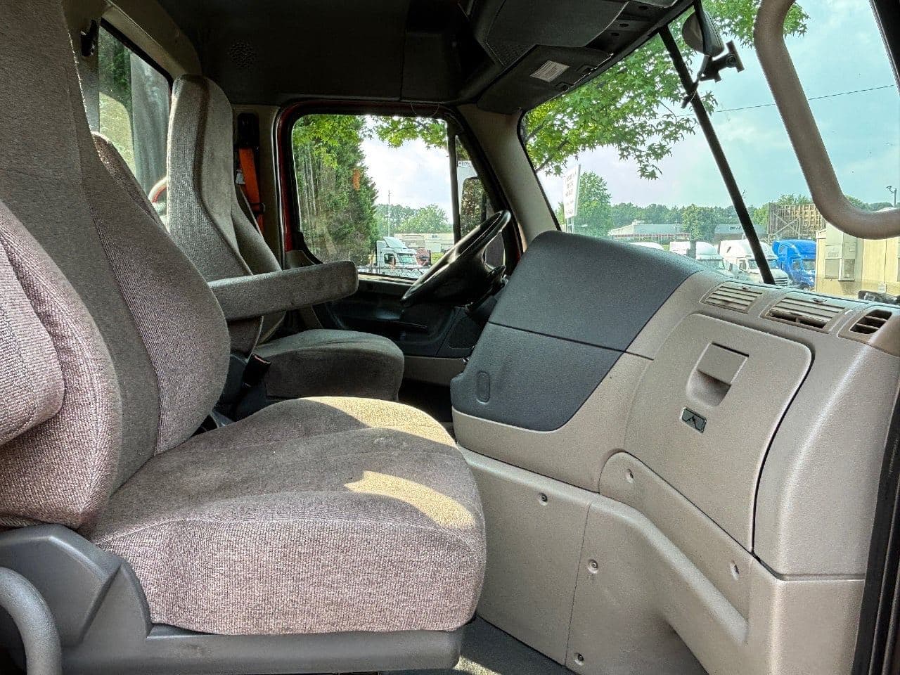 2020 Freightliner Cascadia 125 image 23