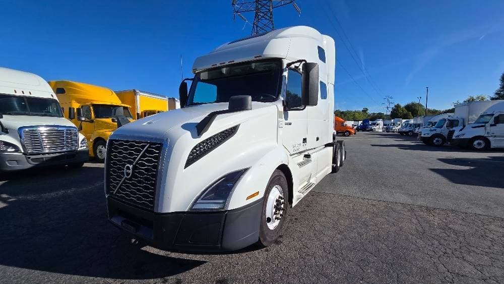 2022 Volvo VNL image 3