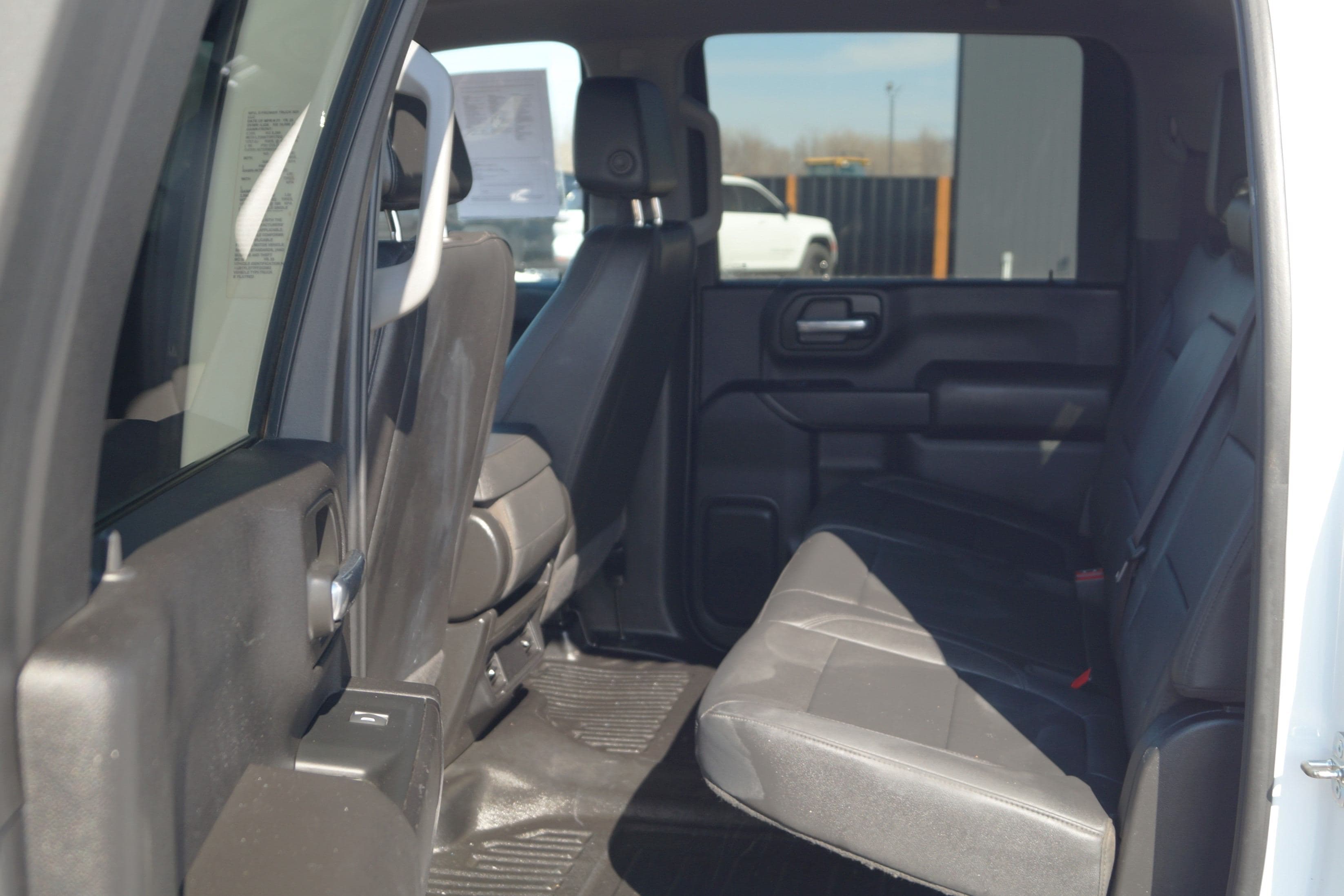 2023 Chevrolet Silverado 2500 WT - 8ft Flatbed - 4WD 6.6L V8 image 17