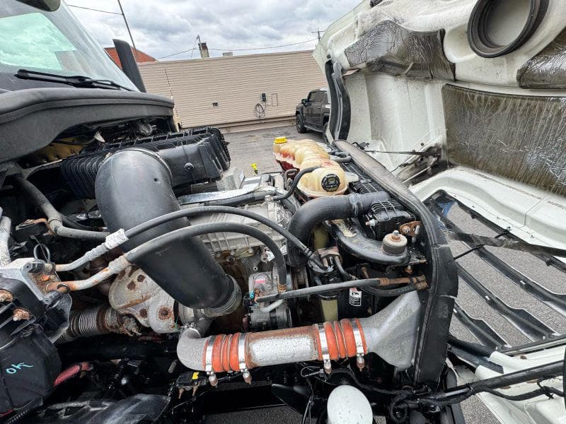 2018 Freightliner Cascadia image 13