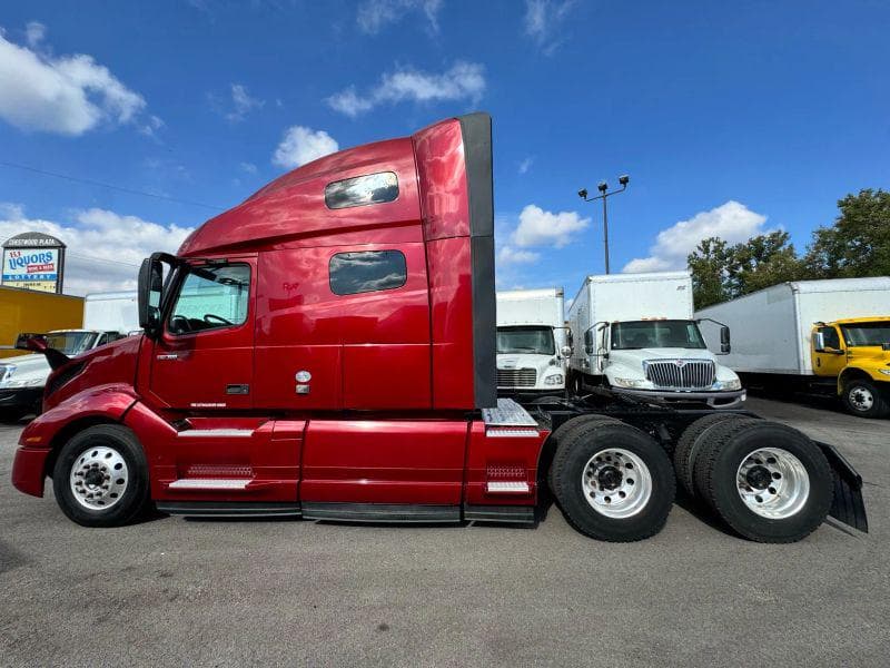 2021 Volvo VNL image 16