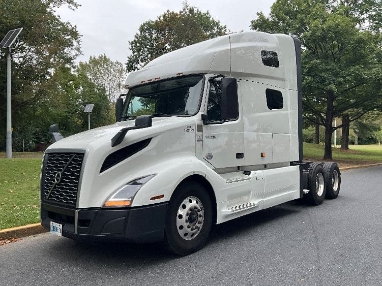 2022 Volvo VNL image 3
