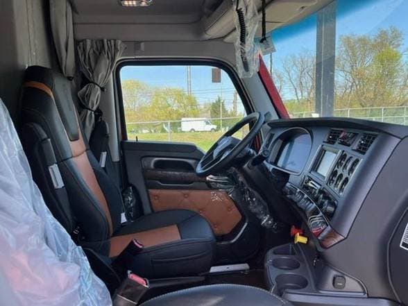 2025 Kenworth T680 image 5