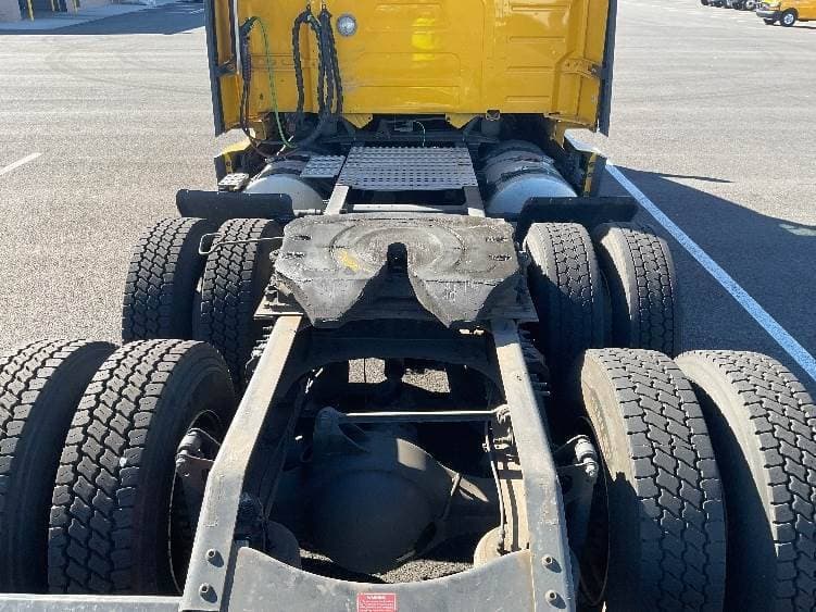 2022 Volvo VNL image 5