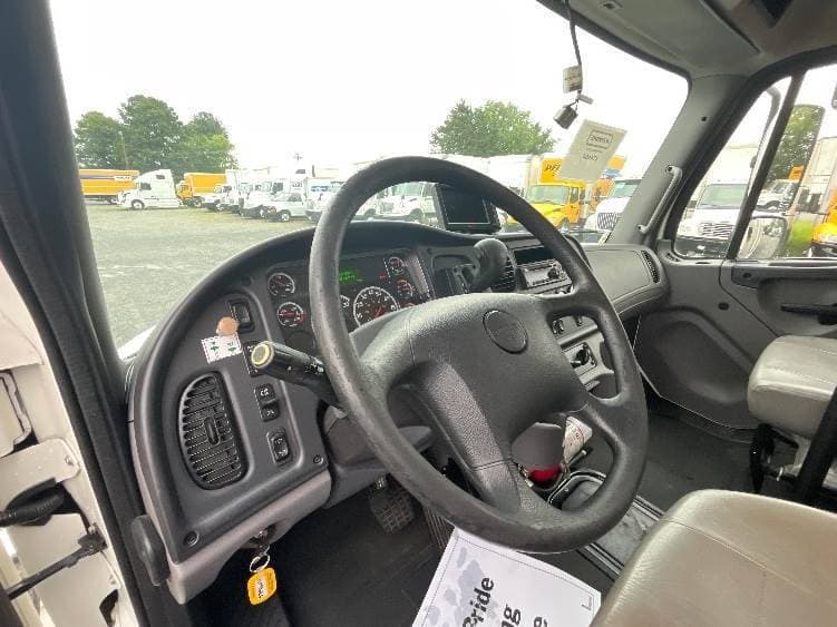 2021 Freightliner M2 image 14