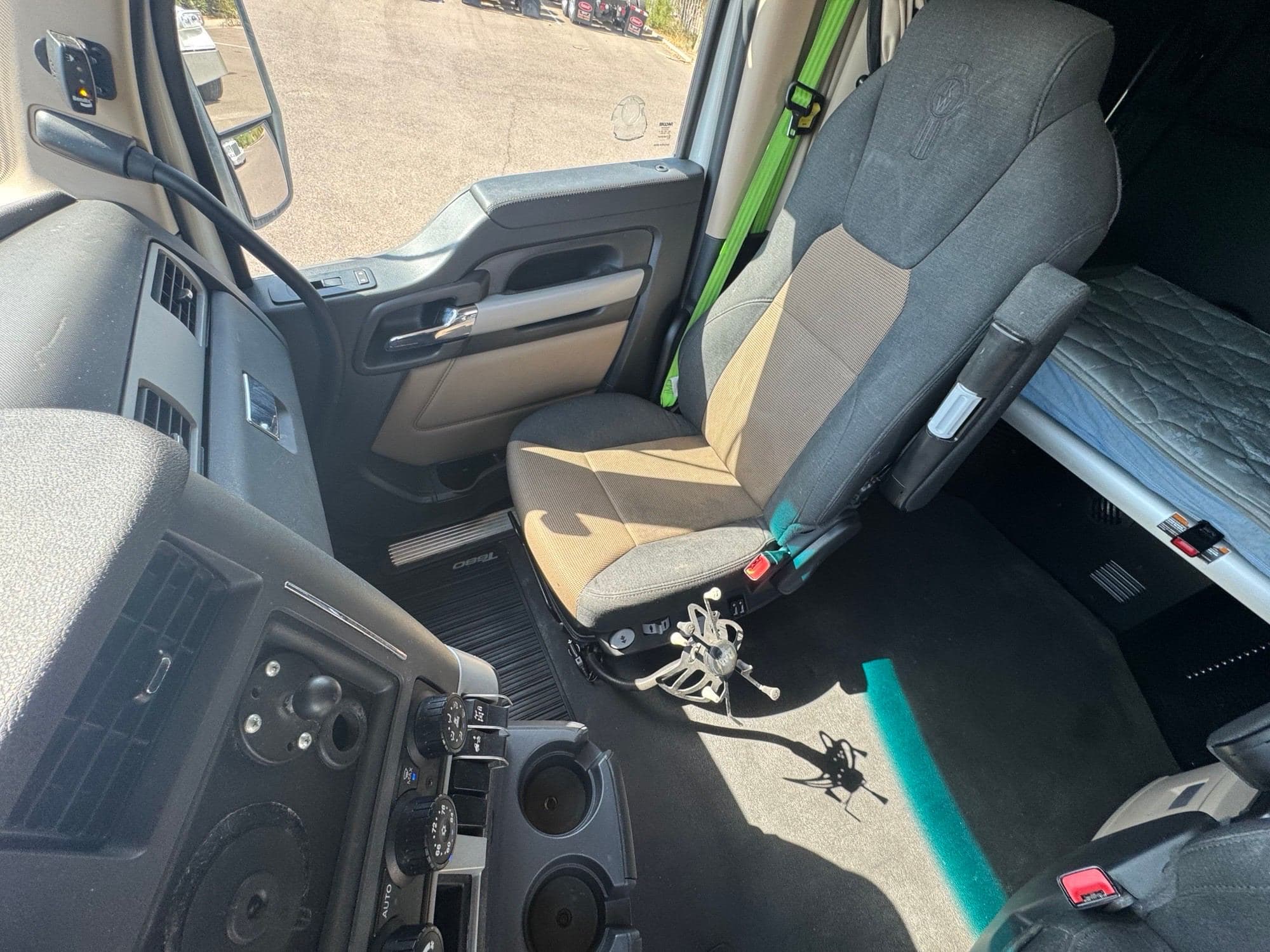 2023 Kenworth T680 image 11