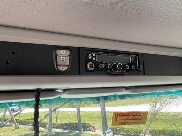 2025 Kenworth T880 image 21