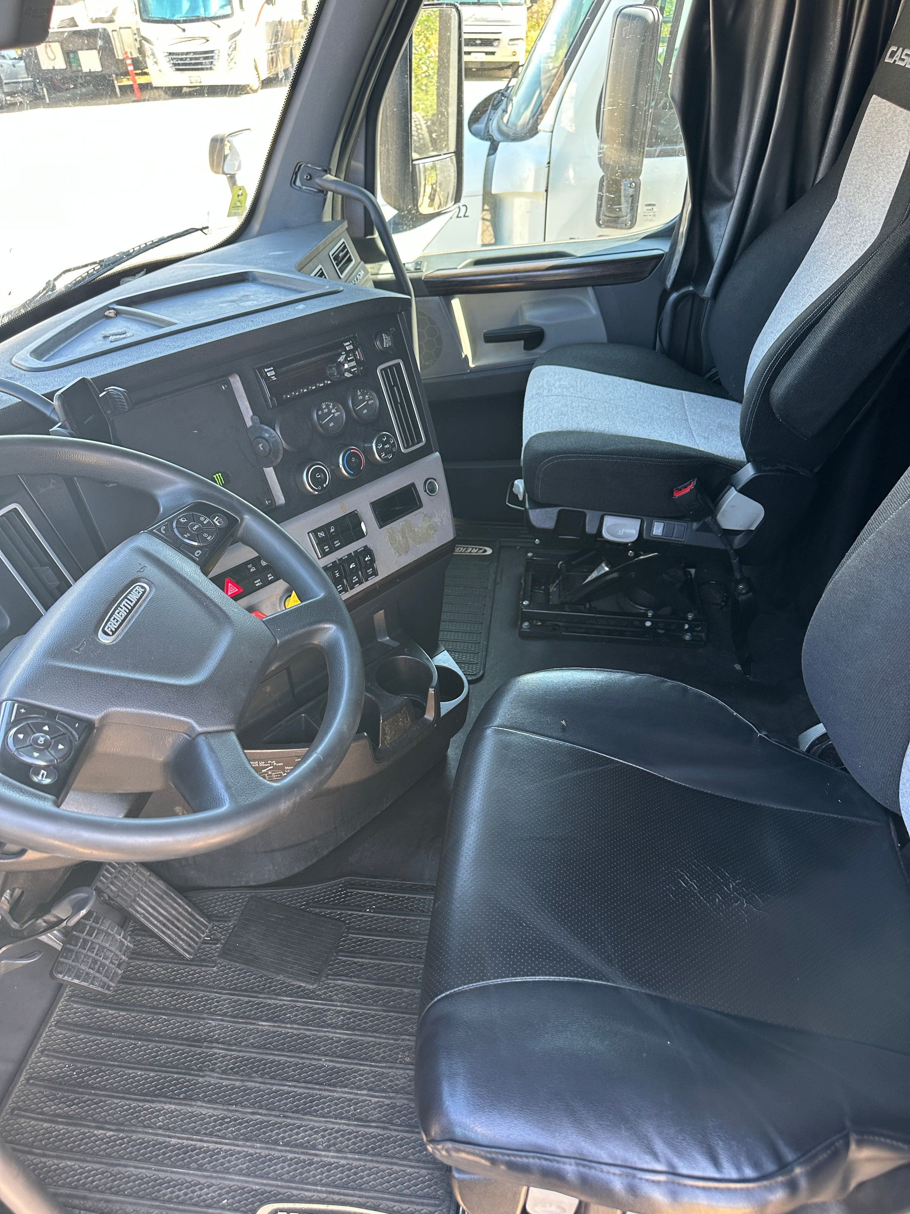 2019 Freightliner Cascadia image 7