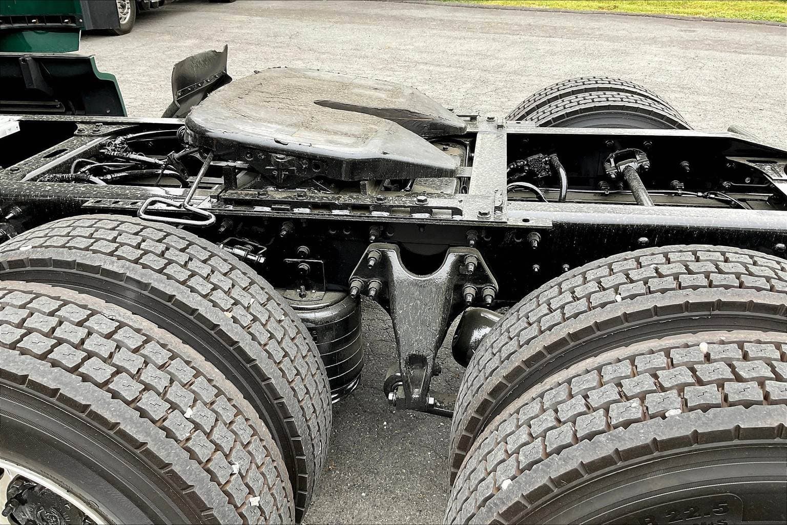 2022 International LT625 Sleeper Semi Truck - 73" Raised Roof Sleeper, A26 400HP, 11 Speed image 8
