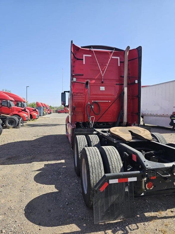 2023 Volvo VNL64T760 image 6