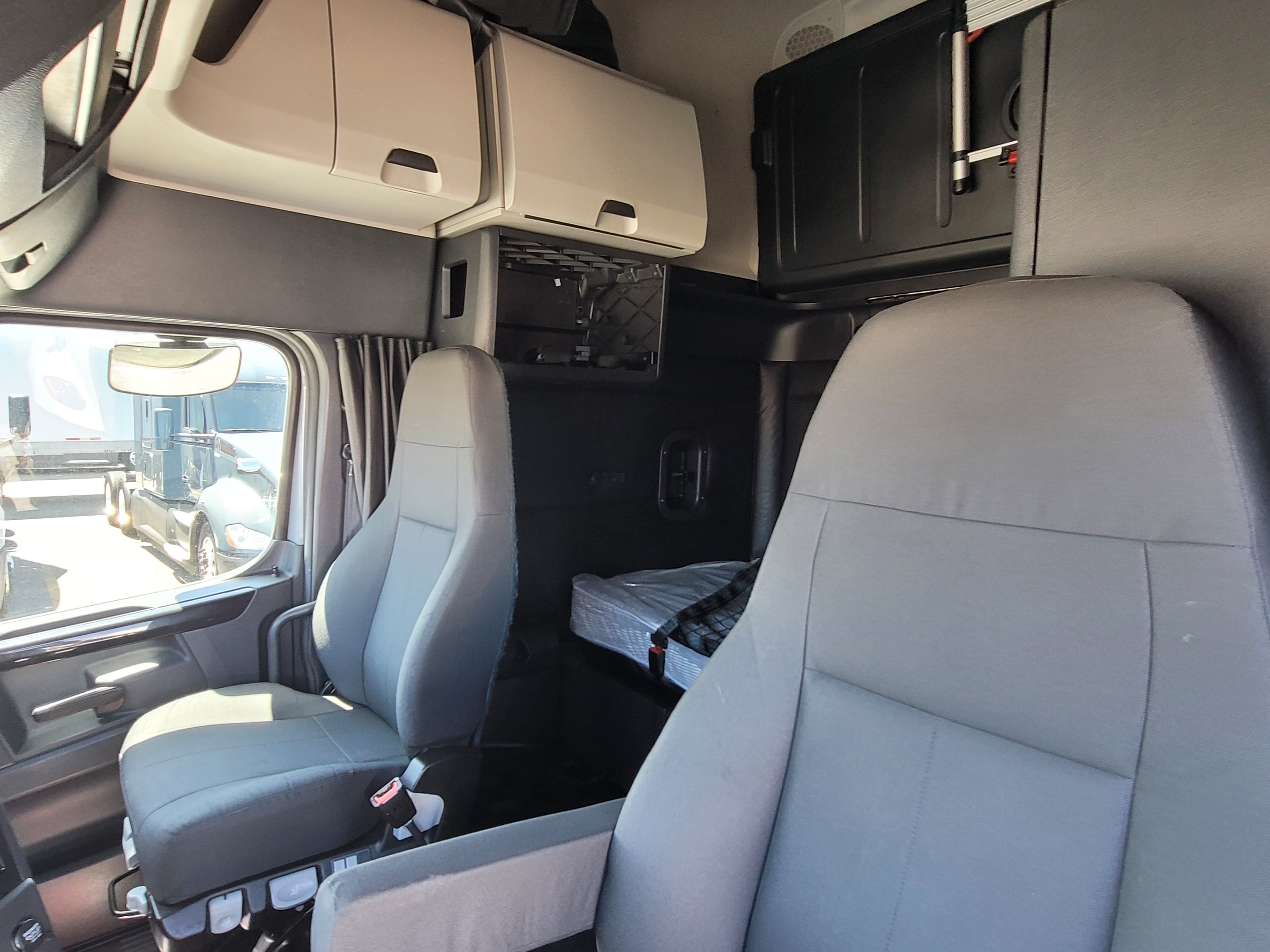 2023 Freightliner Cascadia 126 image 8