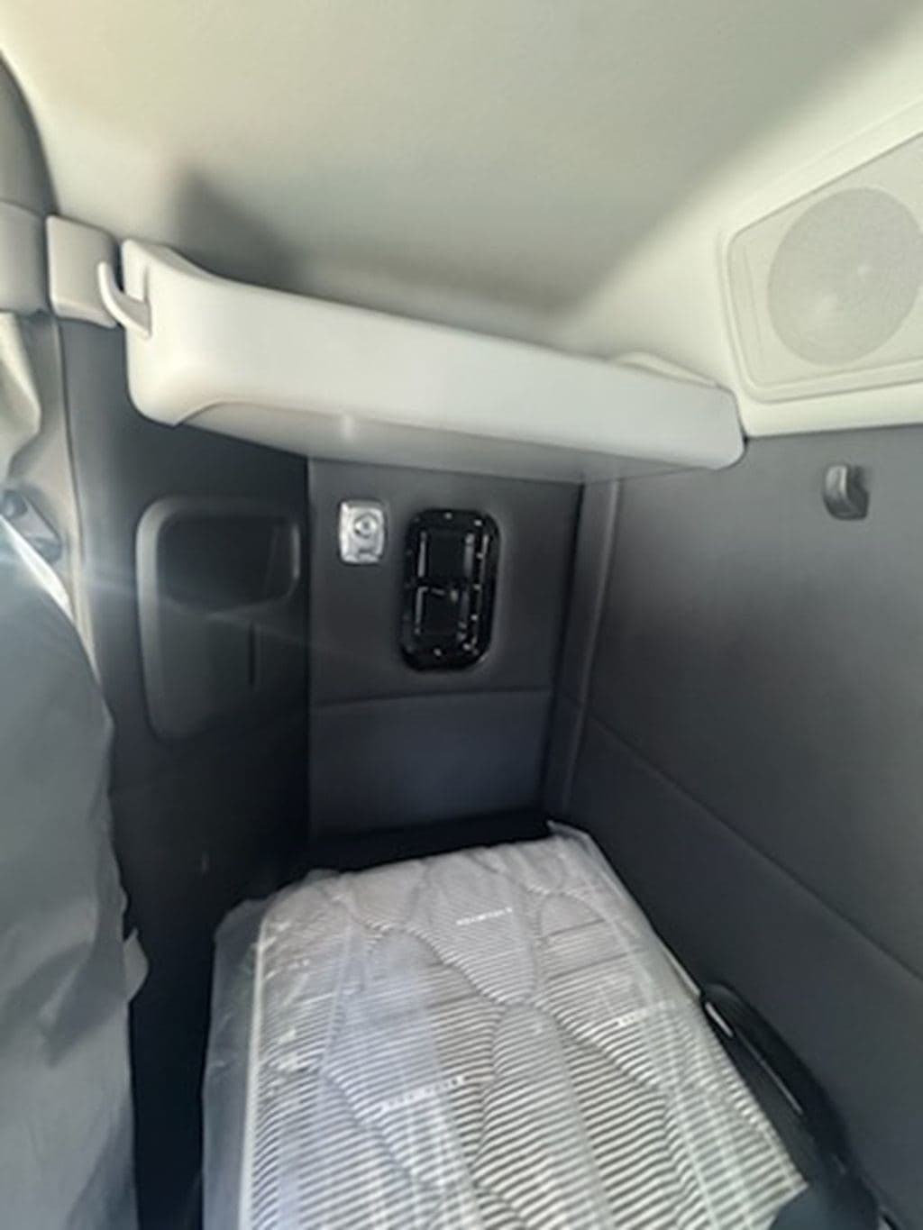 New 2027 KENWORTH T880 image 19
