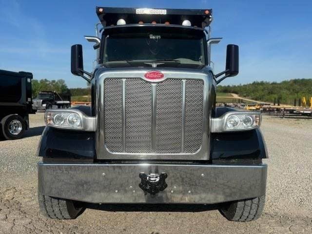 2022 Peterbilt 567 image 1