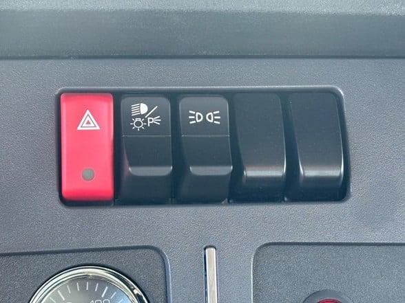 2025 Kenworth T880 image 13