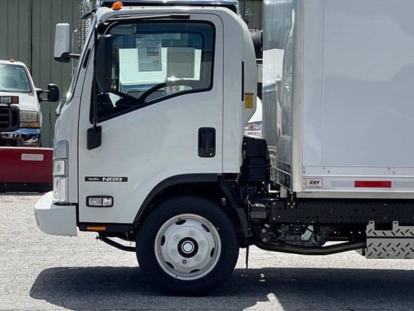 2025 Isuzu NRR image 7