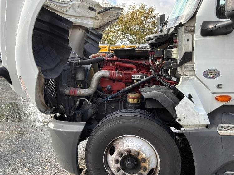2023 International LT62F image 9