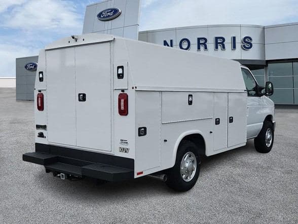 2025 Ford E350 SD image 3