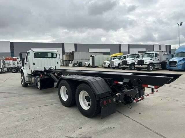 2018 Freightliner M2 image 8