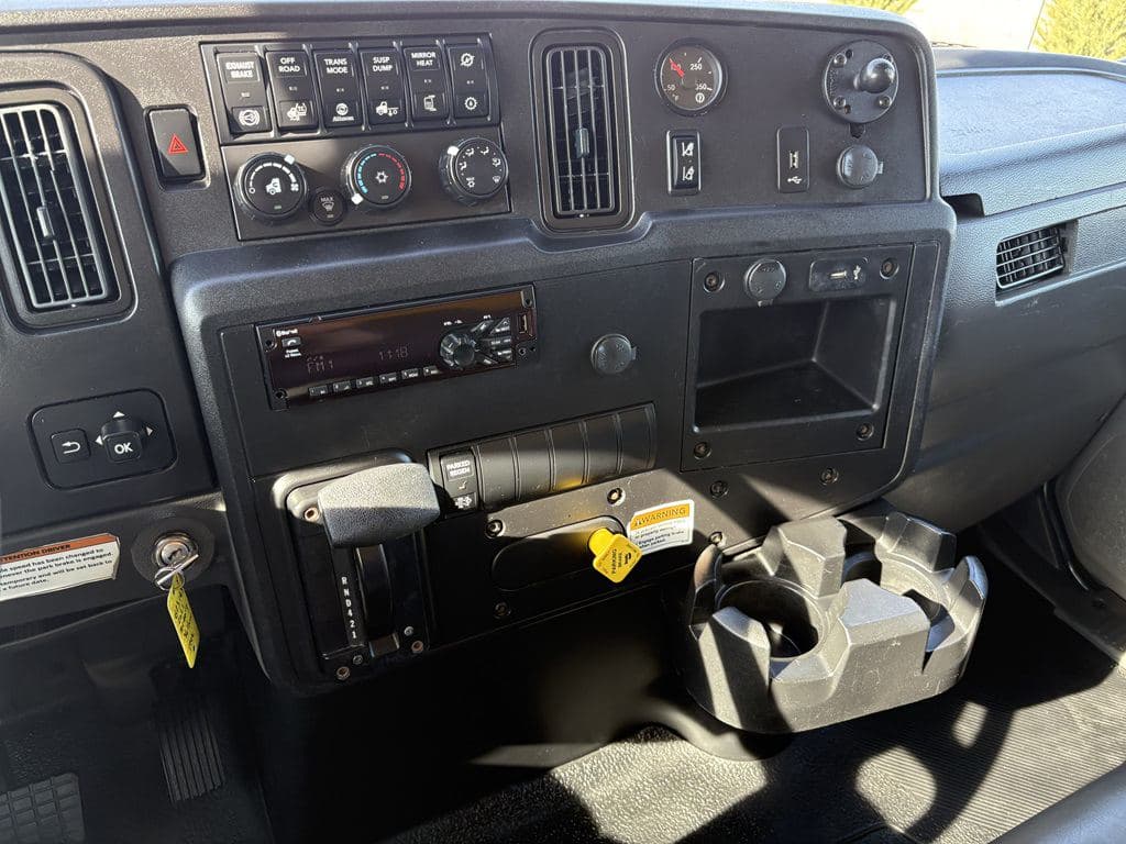 Used 2021 INTERNATIONAL MV607 image 21