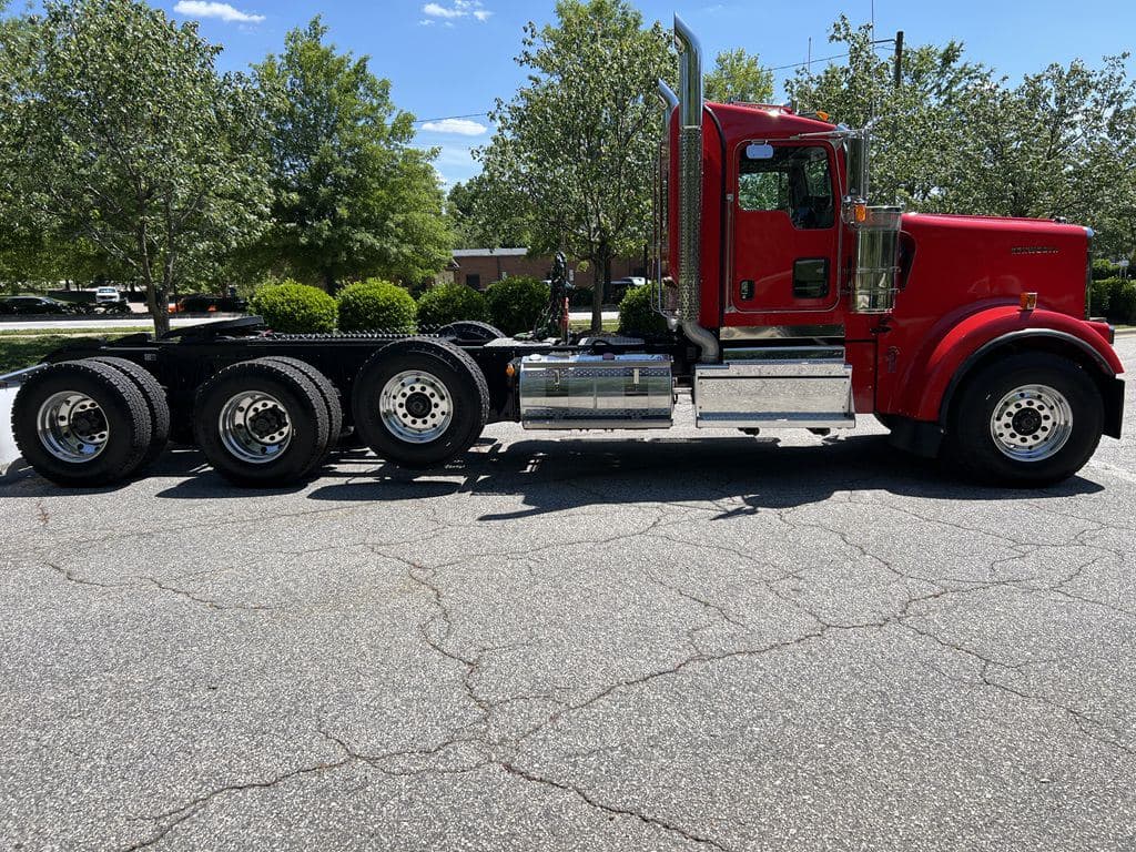 New 2026 KENWORTH W900L image 15