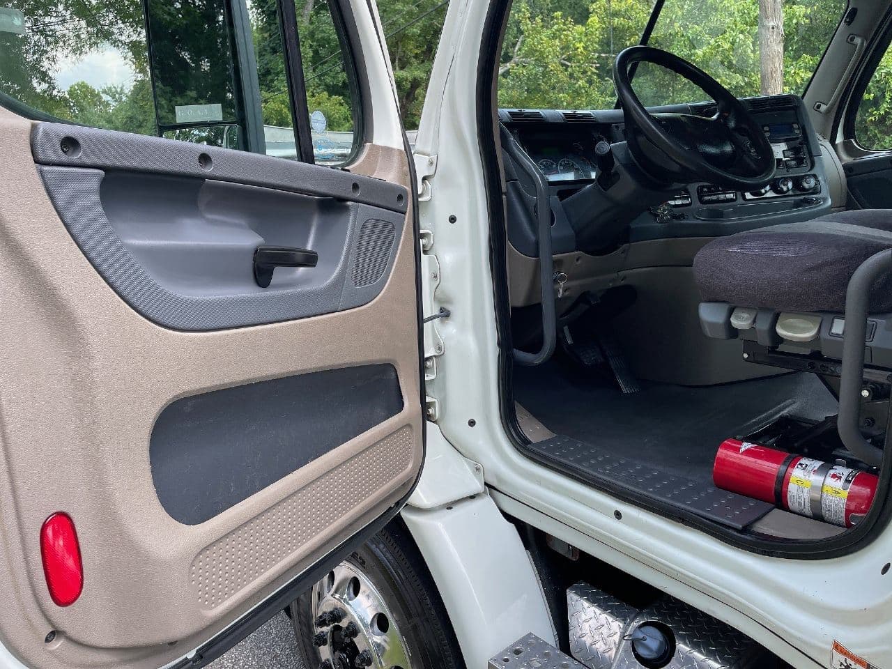 2019 Freightliner Cascadia 113 image 15