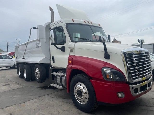2019 Freightliner Cascadia 113 image 3