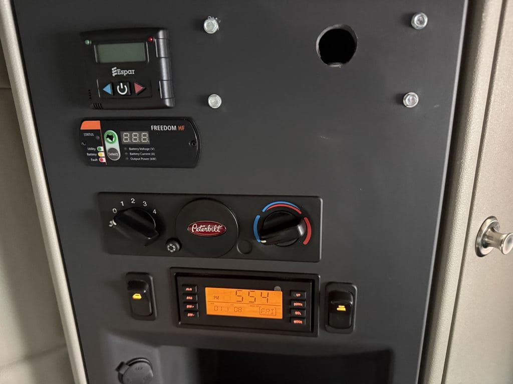 Used 2022 PETERBILT 579 image 18