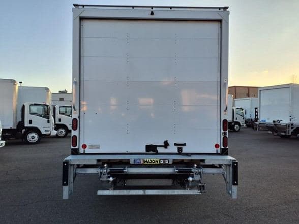 2025 Isuzu NRR image 4